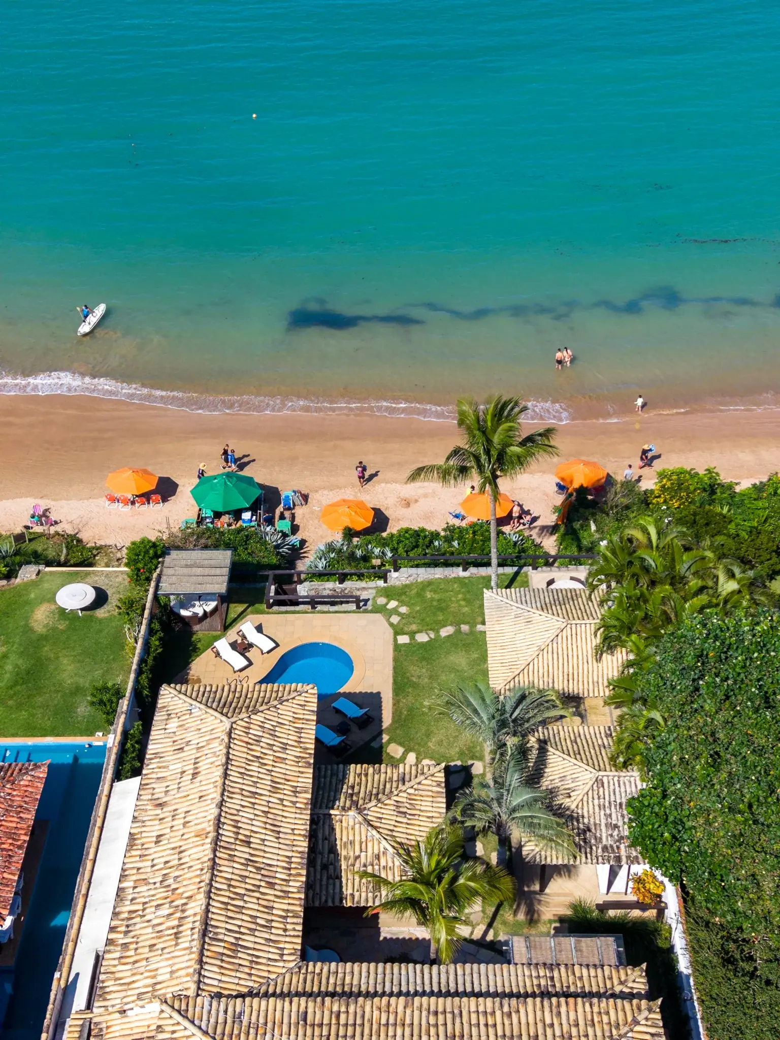 O mar logo em frente