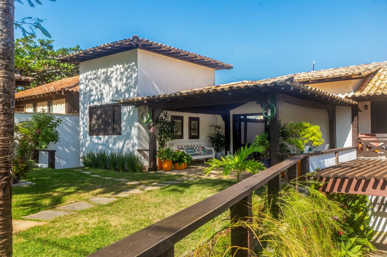 A casa pelo jardim