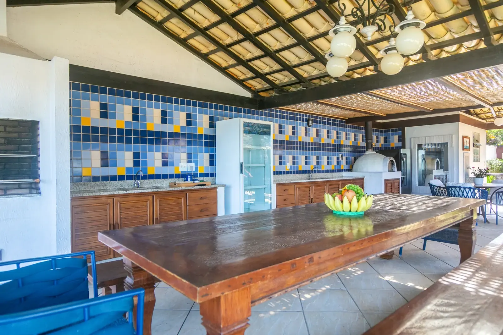 A mesa sob a varanda